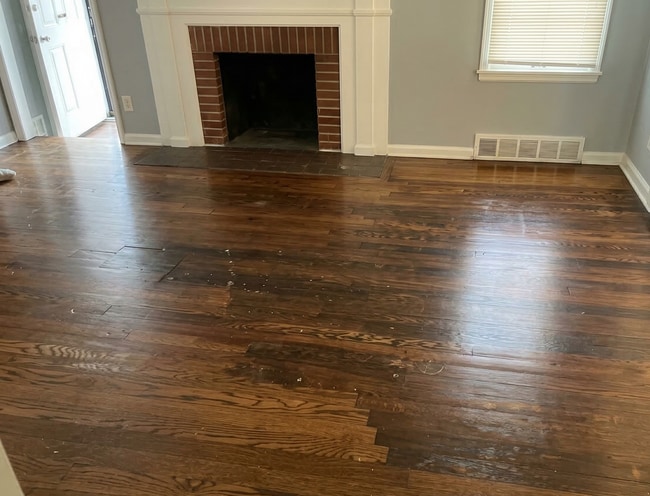 Photo - Spacious 3-bedroom, 1 bathroom Brick Home in Schulze