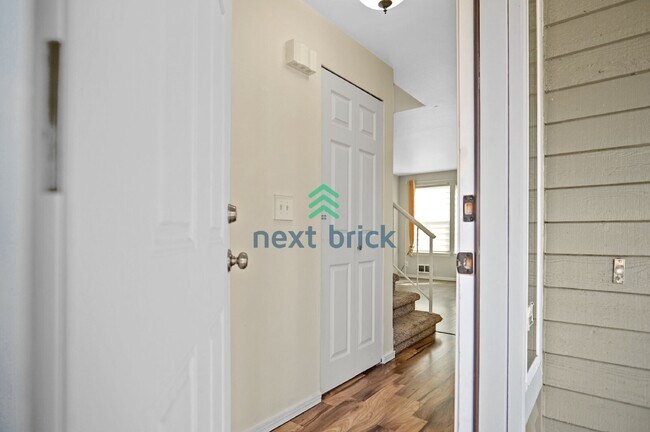 Photo - Welcome to this charming 2 bedroom, 2.5 bathroom townhouse in Bothell.