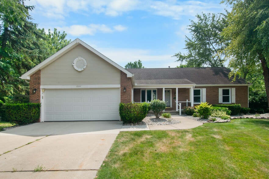 1511 Fall Creek Ln