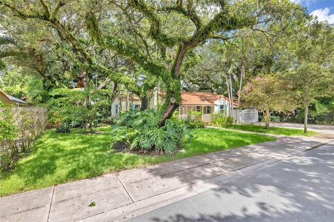 Photo - 1100 El Rado St