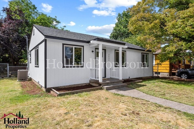 Building Photo - COMING SOON*** Charming Fully Renovated Bu... Rental