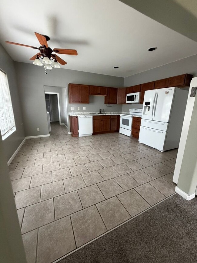 Photo - 3 Bedroom, 2 Bathroom Home - Located near Sky Lakes and Oregon Tech!