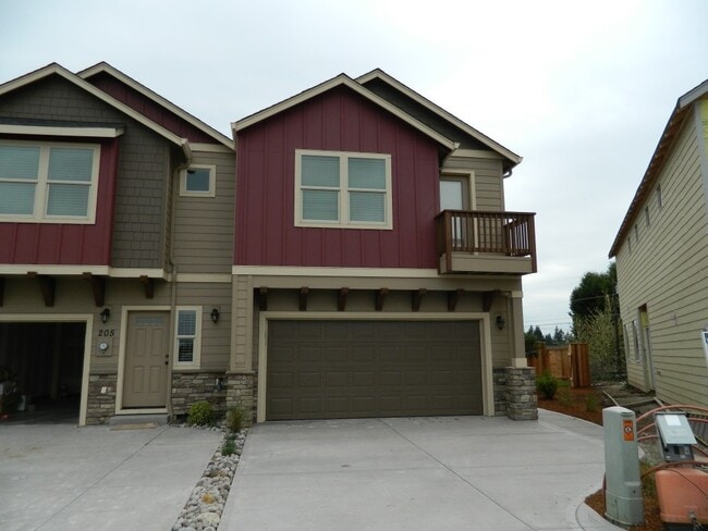 Building Photo - Beautiful Luxury Home! Great Location!