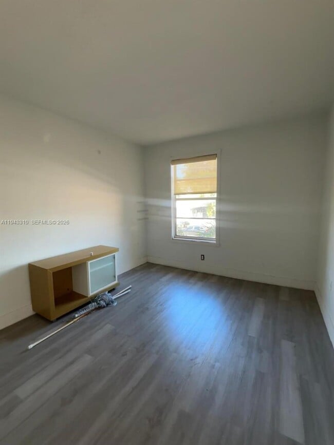 Photo - 1320 SW 6th St Unit 4