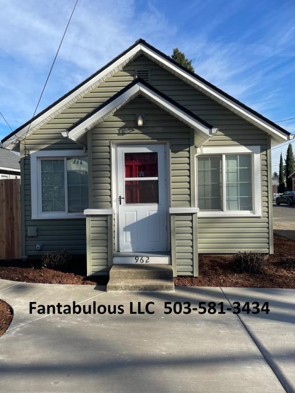 Building Photo - 962 Park Ave NE