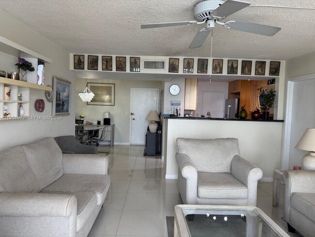 Building Photo - 2821 N Miami Beach Blvd Unit 3L
