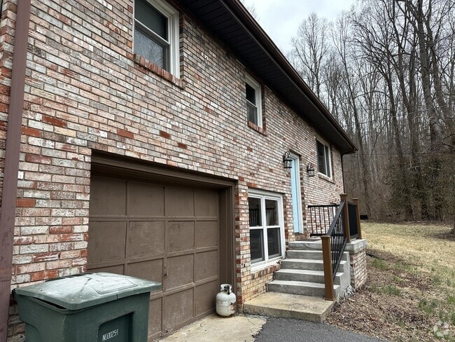 Building Photo - 1312 Ledford St Rental