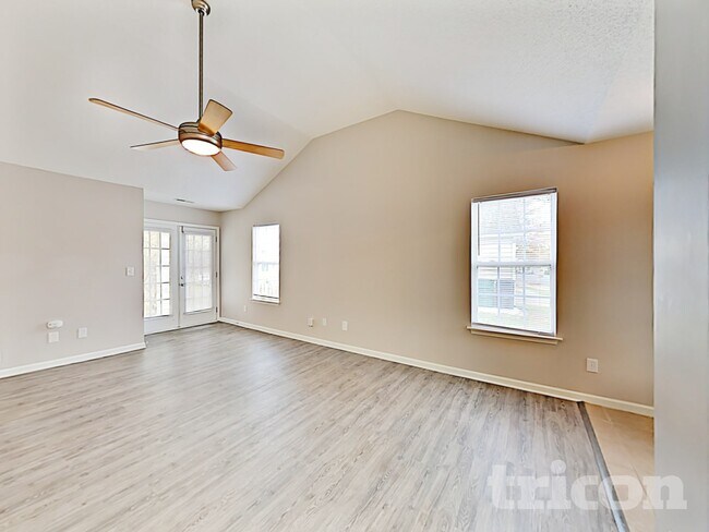 Photo - 8600 Warwick Crest Ln