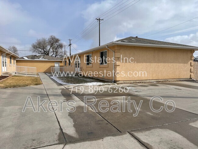 Building Photo - 2726 Poplar St Unit B