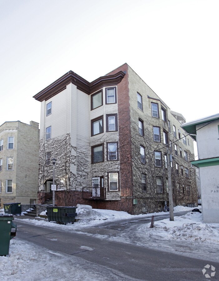Photo - 627-629 Mendota Ct Apartments