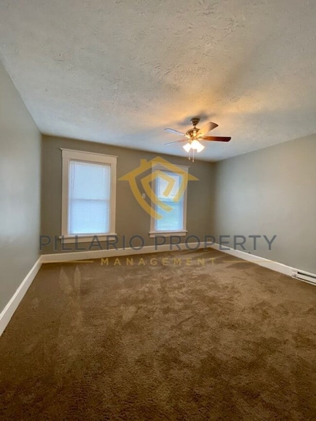 Photo - Upstairs Apartment Near Downtown Awaits! 2... Unit 4114 1/2 E Washington St