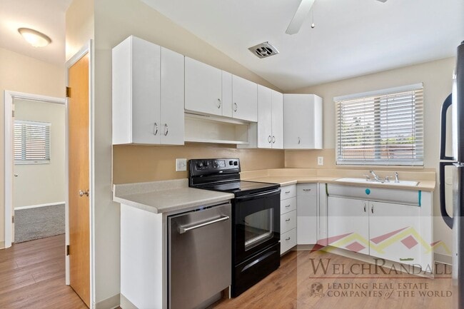 Photo - 2 Bed 1 Bath Roy Triplex