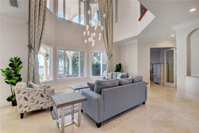 1320 S Lakeside Dr