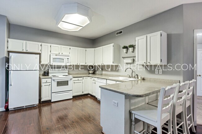 Building Photo - 421 Belmont Pl Unit Medium Rental