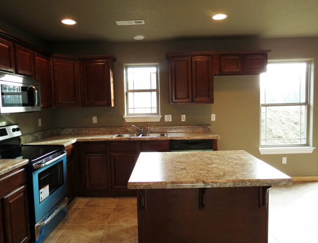 Photo - 3 Bedroom 2 bath in Prairie Grove!