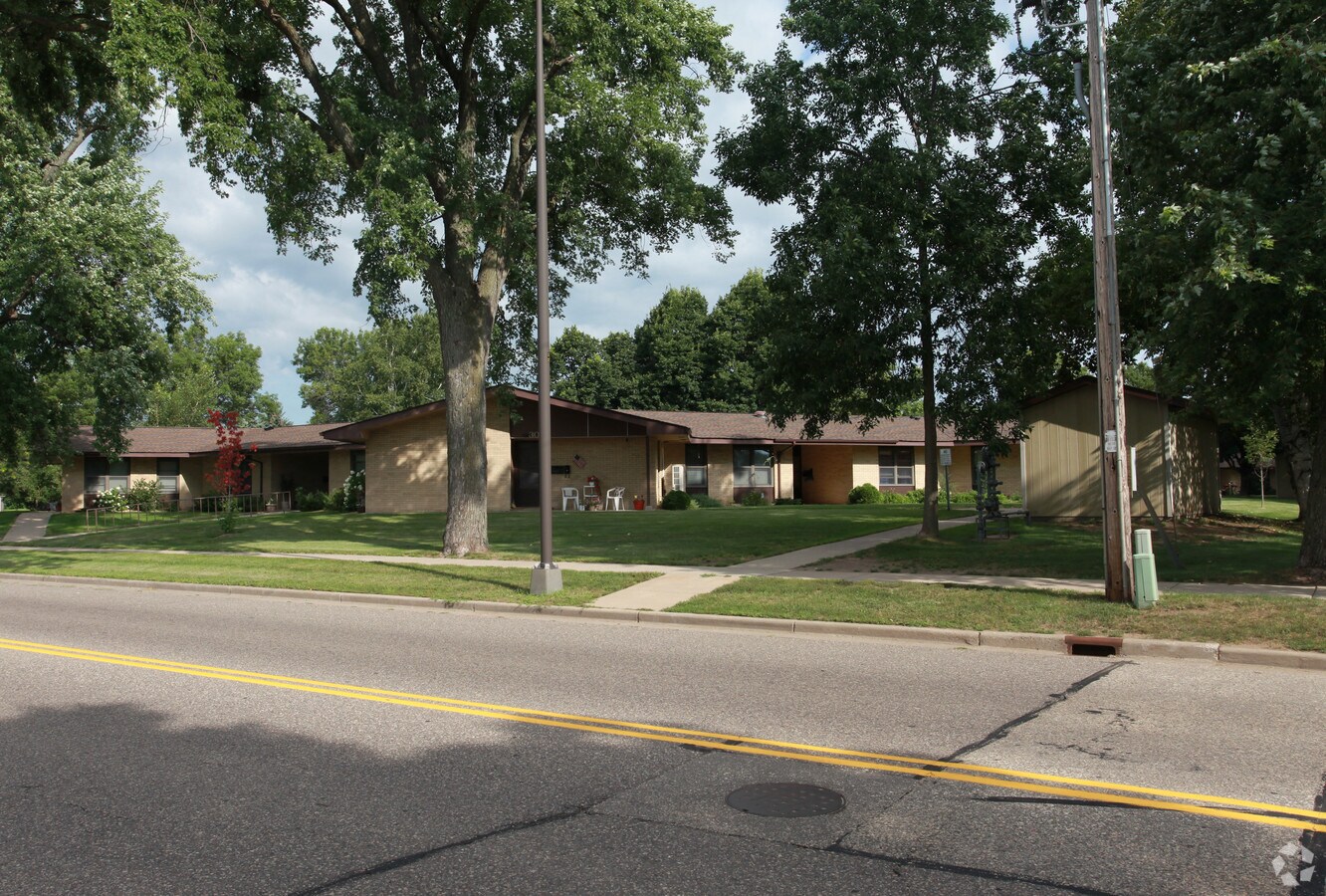 Photo - Sunshine Courts