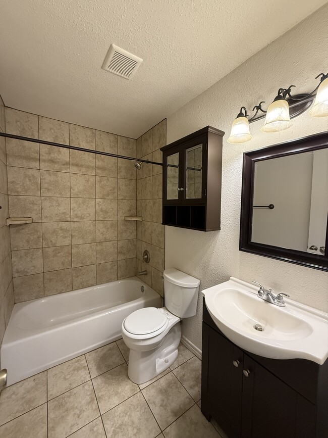 Photo - 7665 Dahlen St