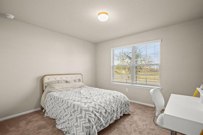 Photo - 143 Periwinkle Ln