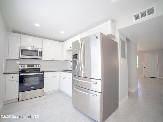 Photo - 230 W Towne Pl Apartamento