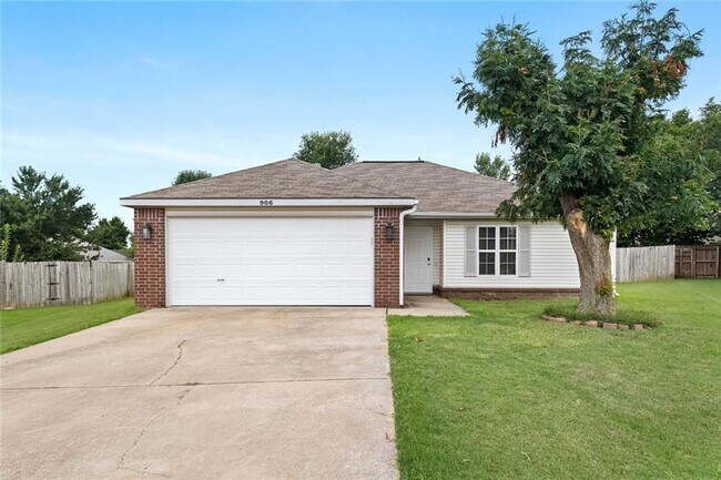 Photo - 906 SW Terry Ln