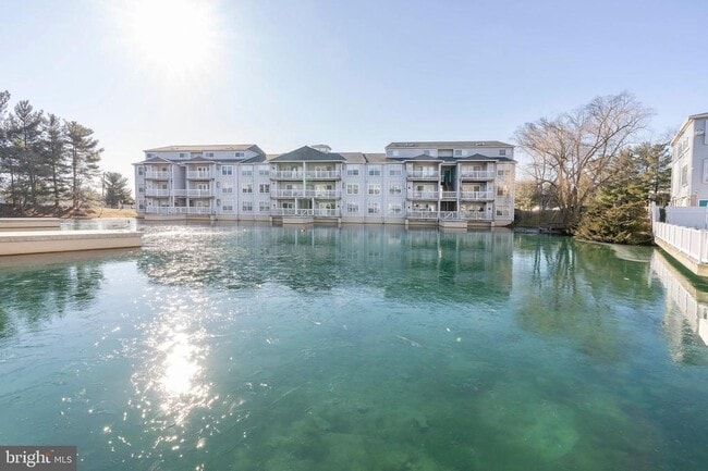 Building Photo - 600 Waters Edge Dr Unit 600