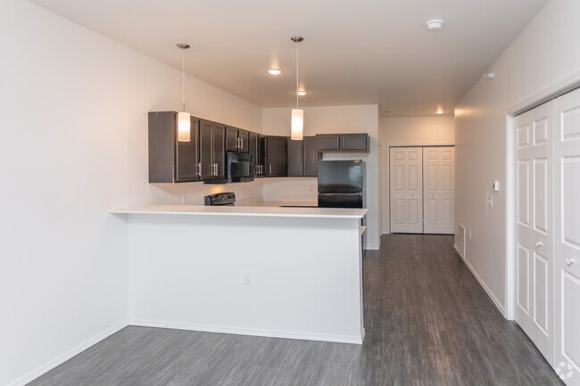 3BR, 2BA - 1,265SF