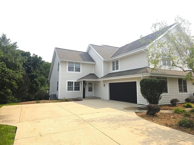 Building Photo - 3207 S Ridge Crest Ct