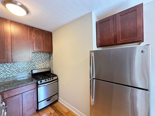 Photo - 556 W Arlington Pl Unit J03W