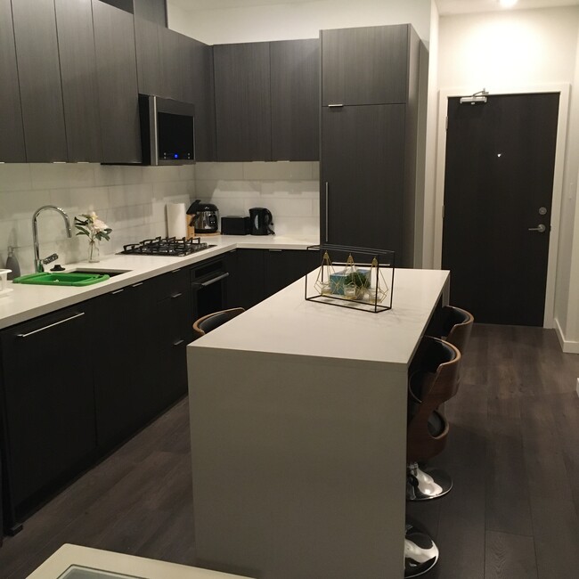 Photo - 8189 Cambie St