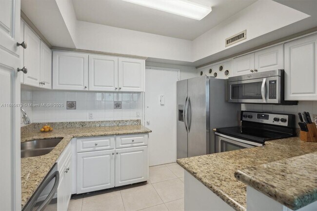 Photo - 3505 S Ocean Dr Unidad 420
