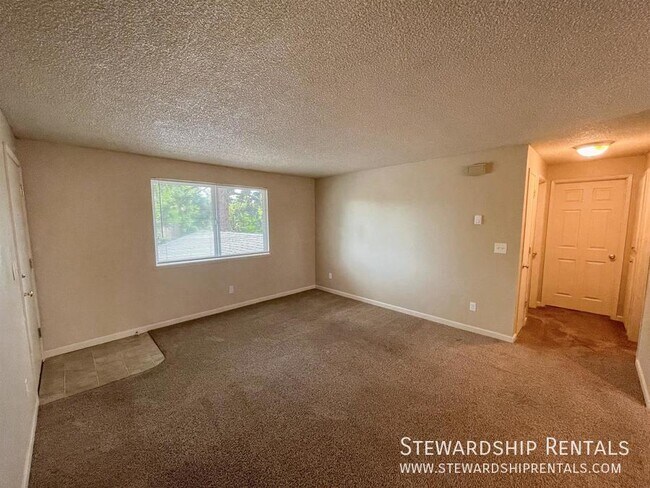 Photo - 1359 Liberty St NE
