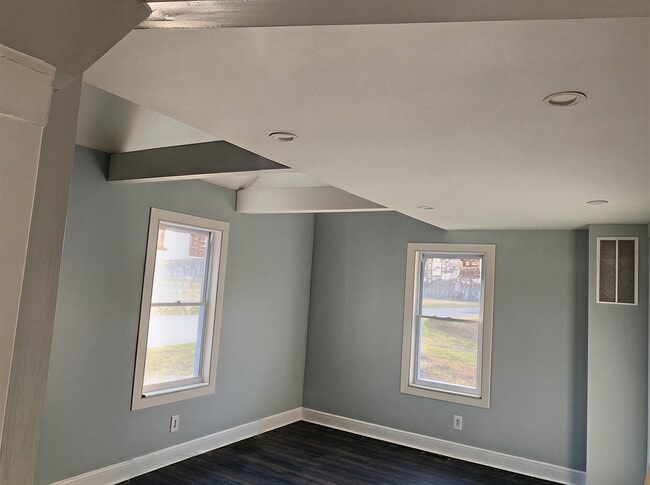 Photo - 201 Coulbourn Mill Rd