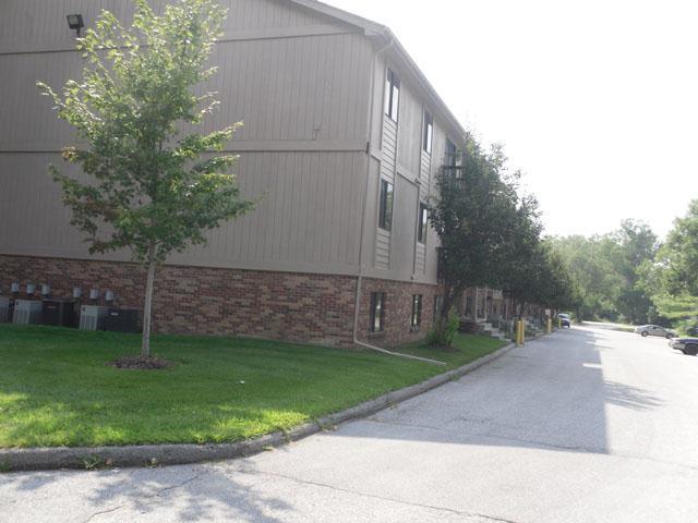 Building - Picadilly Square