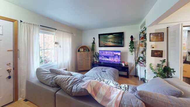 Photo - 543 Longshore Dr