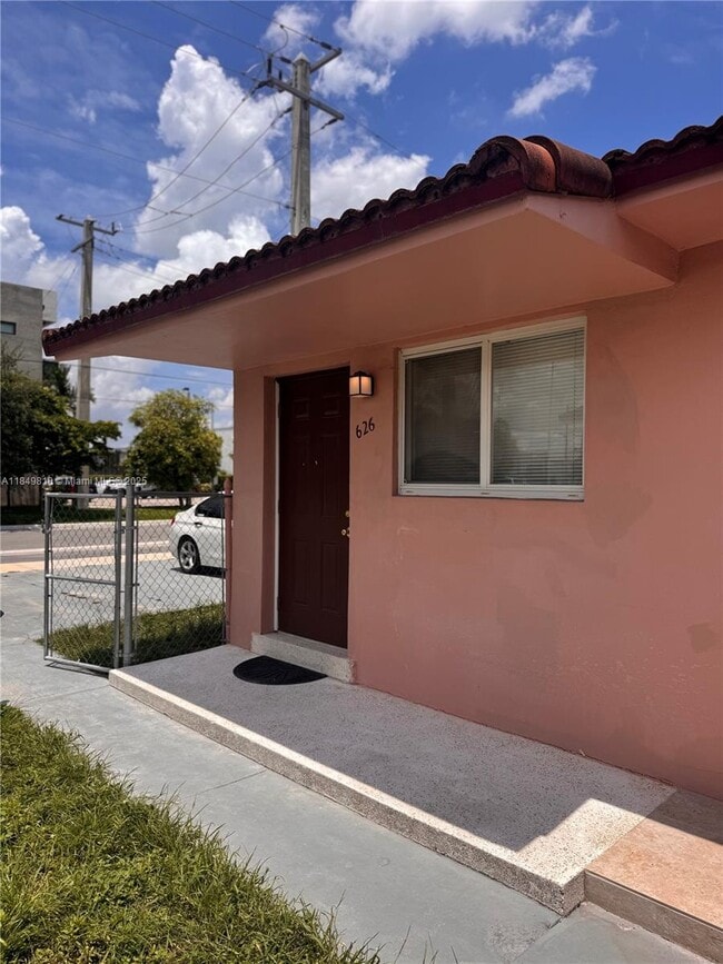Building Photo - 626 W 17th St Unit 628 Rental