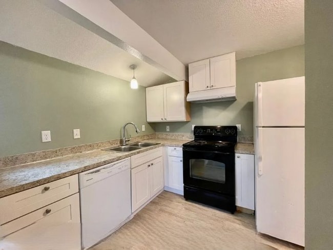 Building Photo - 16990 SW Blanton St Rental