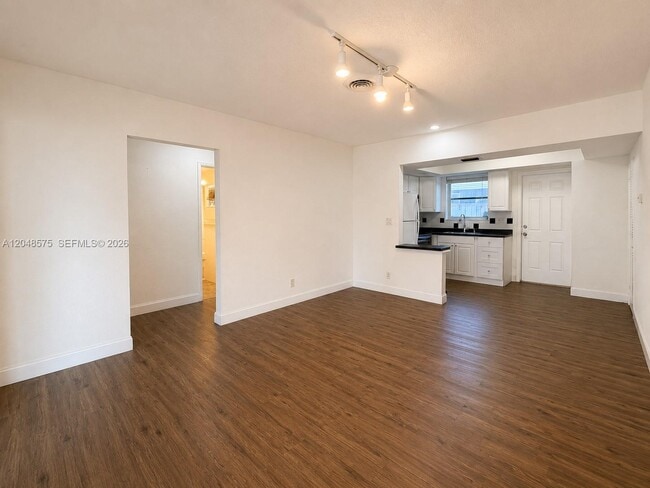 117 NE 30th Ct Unit 2