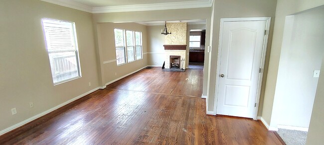 Photo - 807 Stockell St