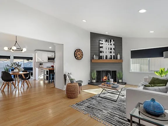 Photo - 294 Joann St