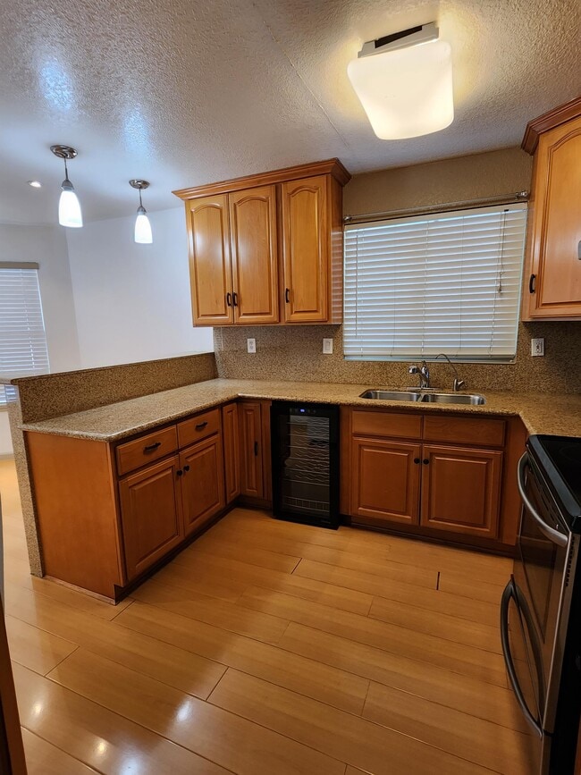 Photo - 4570 Armadale Way