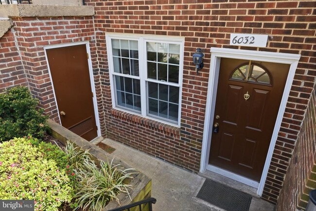 Building Photo - 6032 Old Landing Way Unit 27