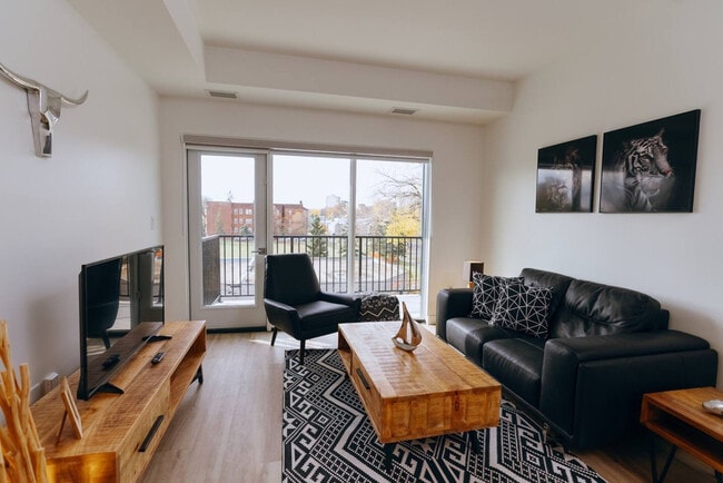 Building Photo - 456 Gertrude Ave