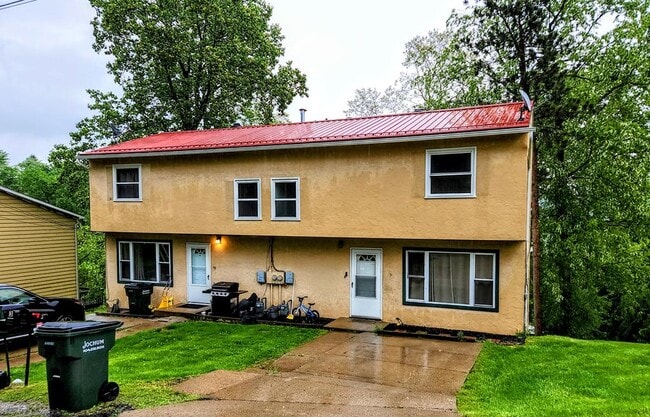 Building Photo - 3 Oak Drive Cir Unit B Rental