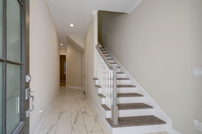 Photo - 2119 Naomi St