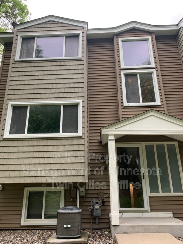 400 Pondridge Cir Townhome Townhome Rental in Wayzata MN