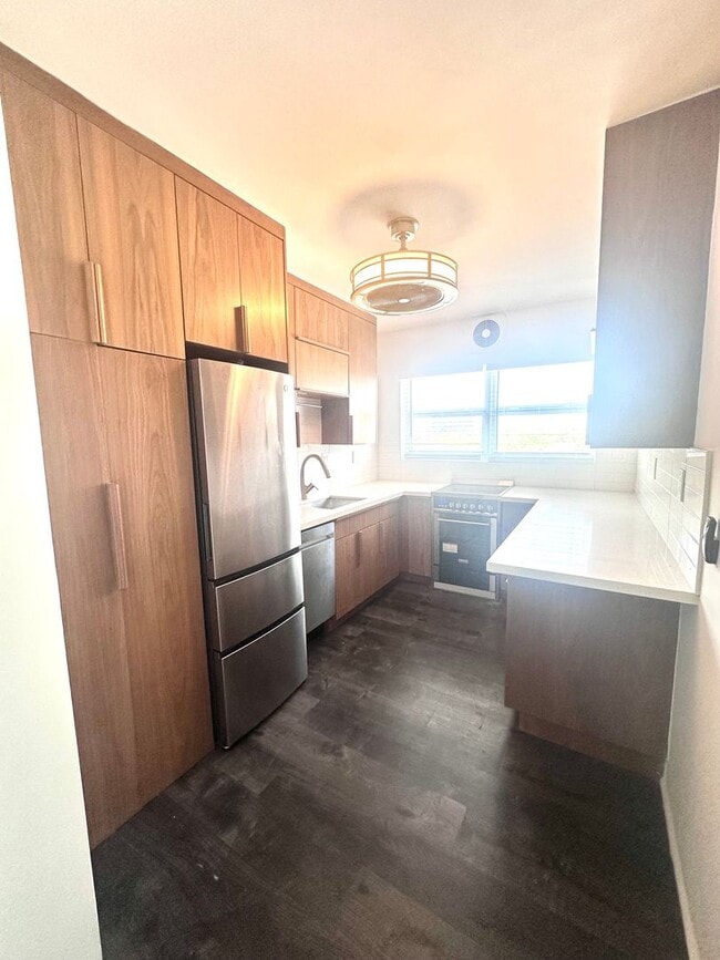 Building Photo - Large Updated 2BR/2BA Bath Condo - Steps from Fort Lauderdale Beach! Unit 505