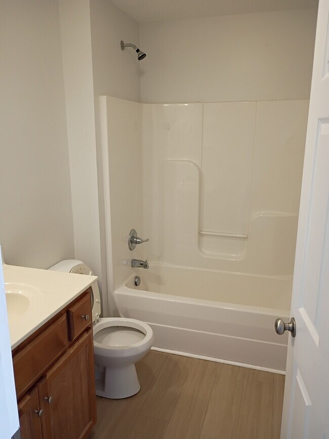 290 Creekwood Ave Unit B