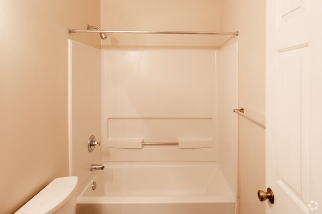 2BR, 2BA - 970 SF