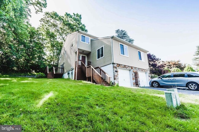 Photo - 319 Lynley Ln Townhome