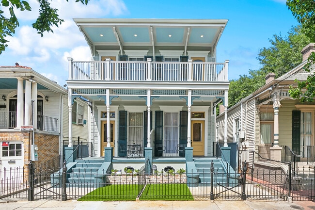Building Photo - 621 Kerlerec St Rental